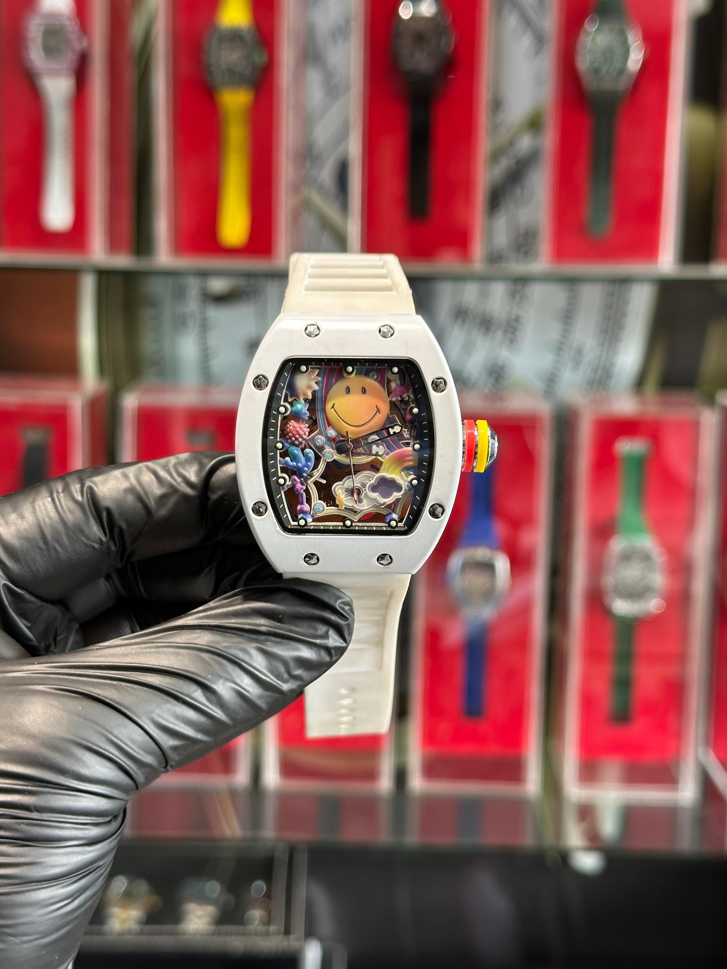 RM Smile in Full White